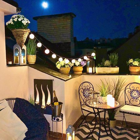 Duplex with quite terrace on Wenceslas sq. Prague Extérieur photo