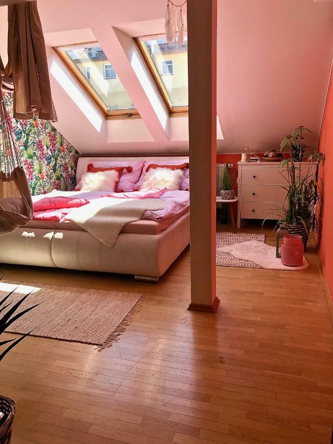 Duplex with quite terrace on Wenceslas sq. Prague Extérieur photo