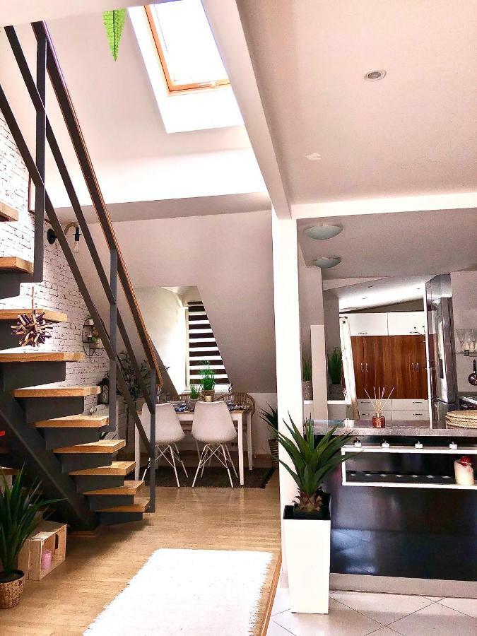 Duplex with quite terrace on Wenceslas sq. Prague Extérieur photo