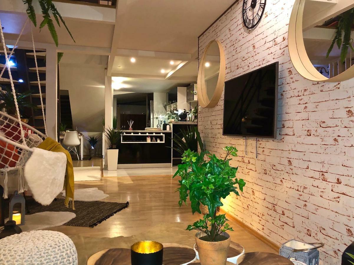 Duplex with quite terrace on Wenceslas sq. Prague Extérieur photo