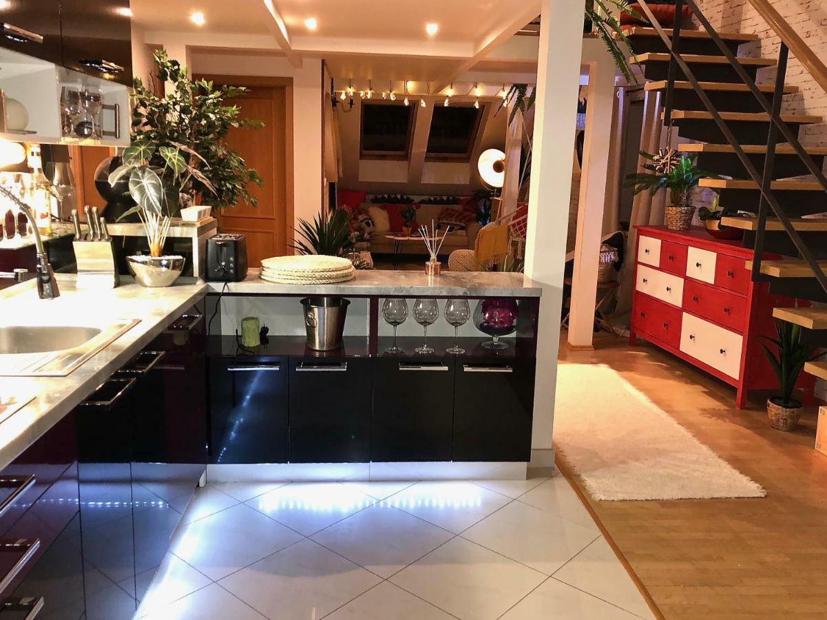 Duplex with quite terrace on Wenceslas sq. Prague Extérieur photo