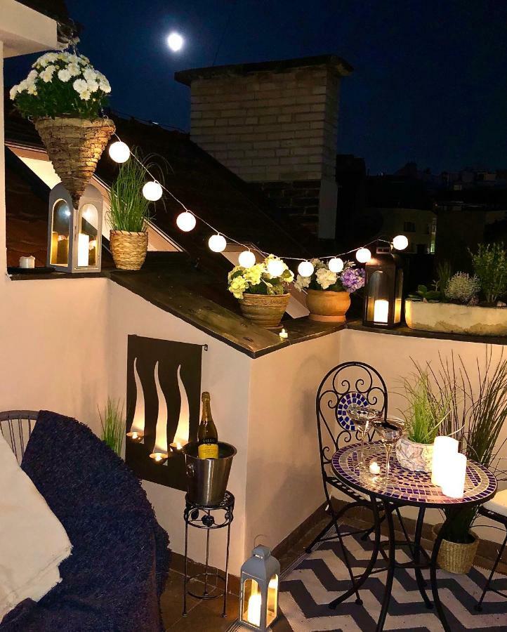 Duplex with quite terrace on Wenceslas sq. Prague Extérieur photo