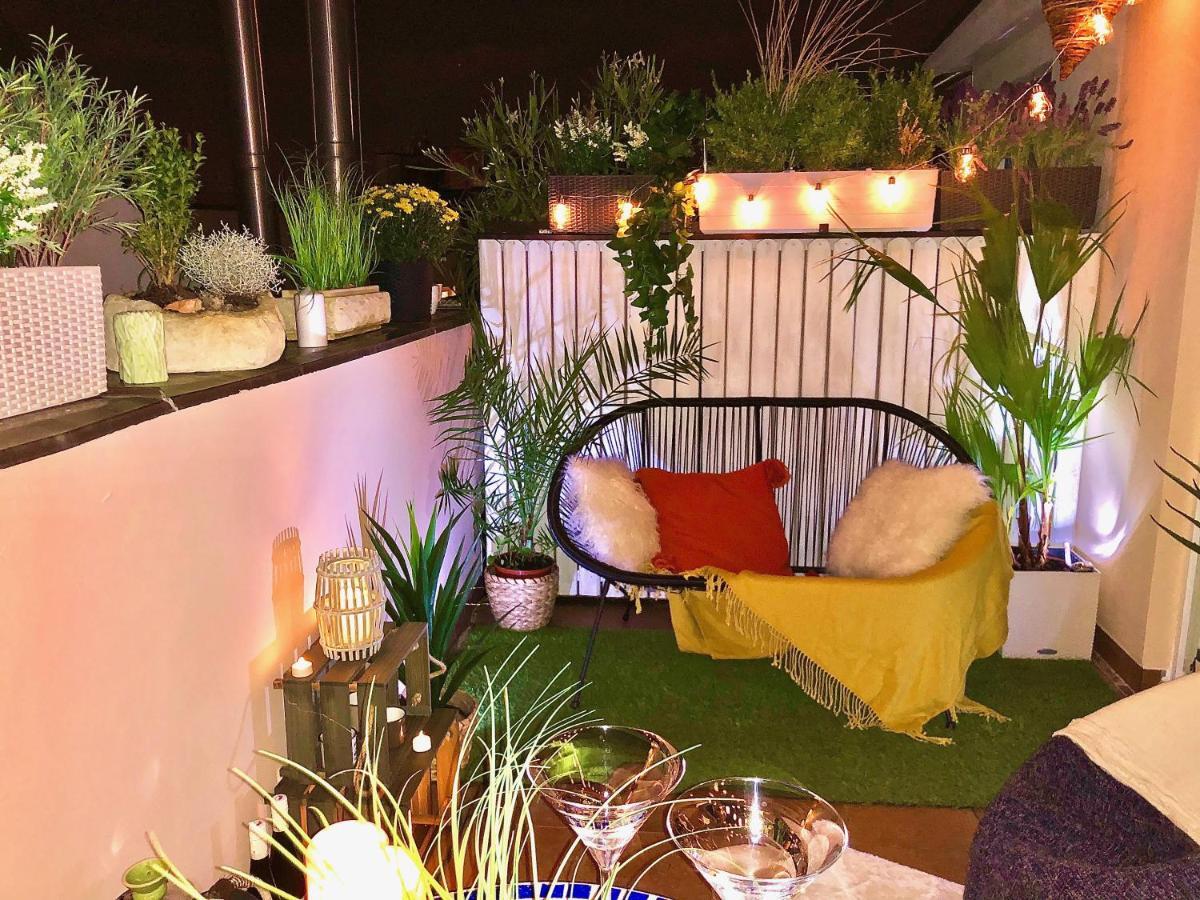 Duplex with quite terrace on Wenceslas sq. Prague Extérieur photo