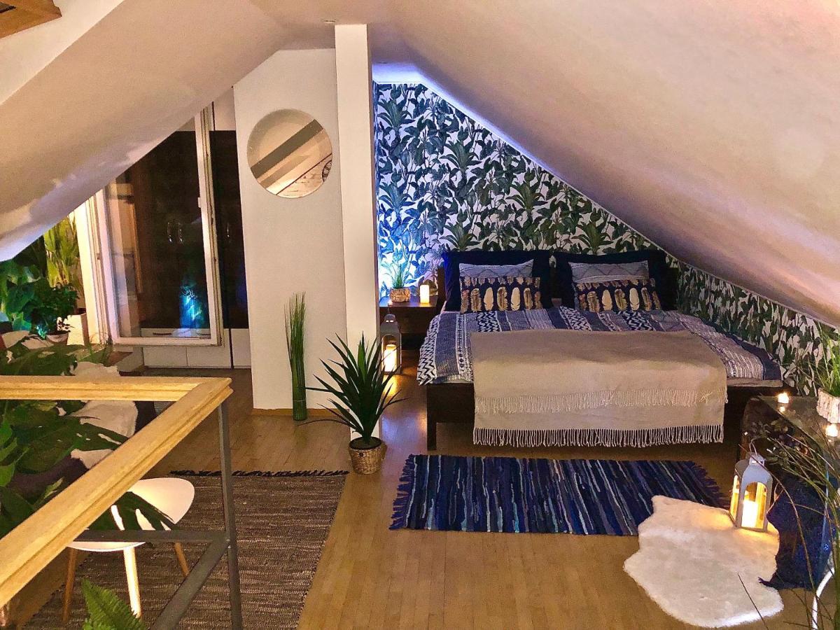 Duplex with quite terrace on Wenceslas sq. Prague Extérieur photo