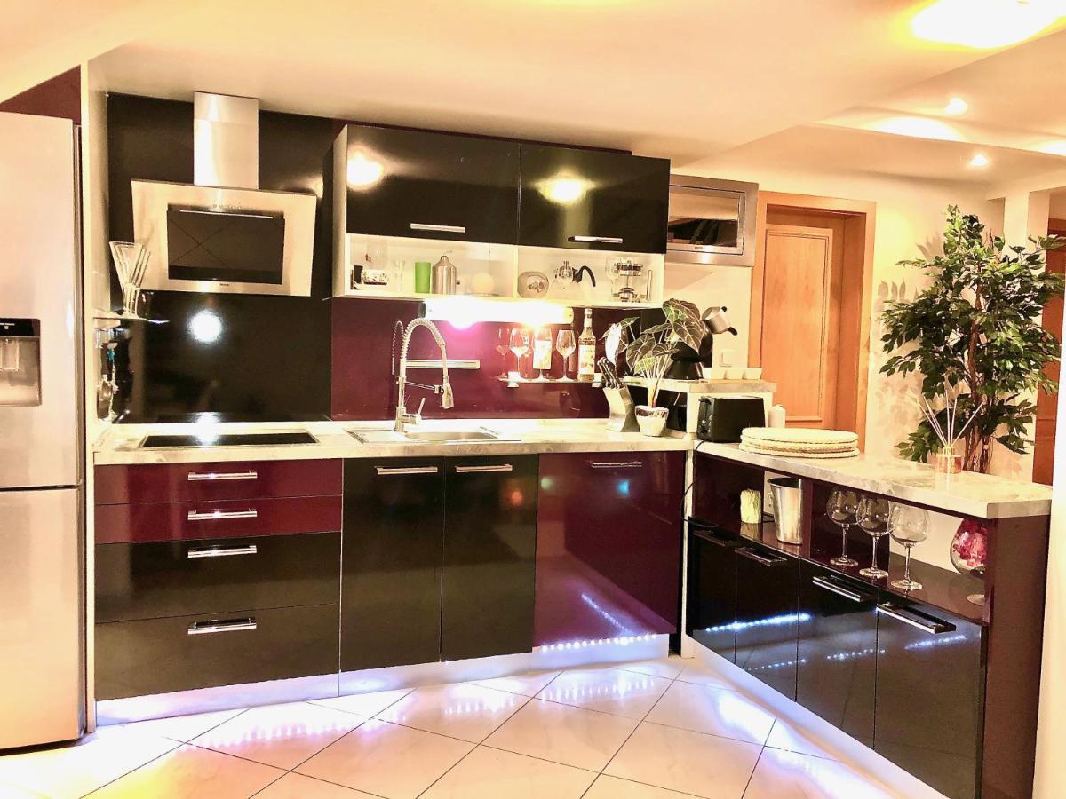 Duplex with quite terrace on Wenceslas sq. Prague Extérieur photo