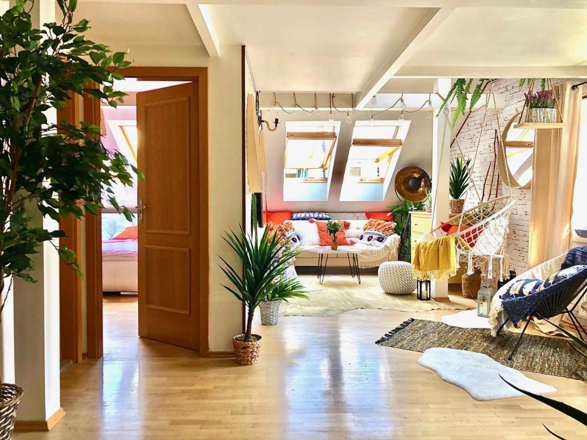 Duplex with quite terrace on Wenceslas sq. Prague Extérieur photo