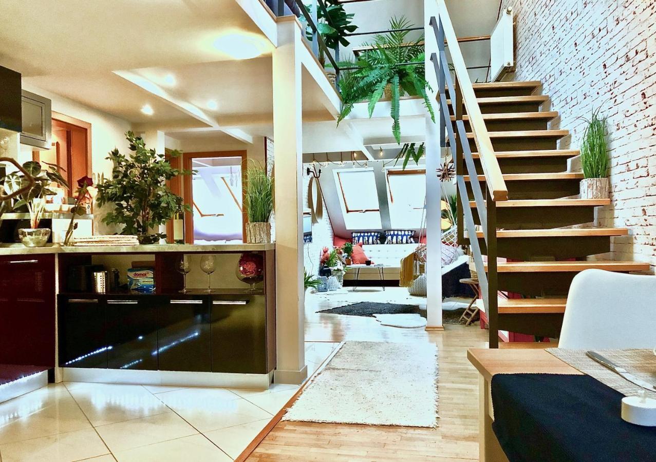 Duplex with quite terrace on Wenceslas sq. Prague Extérieur photo