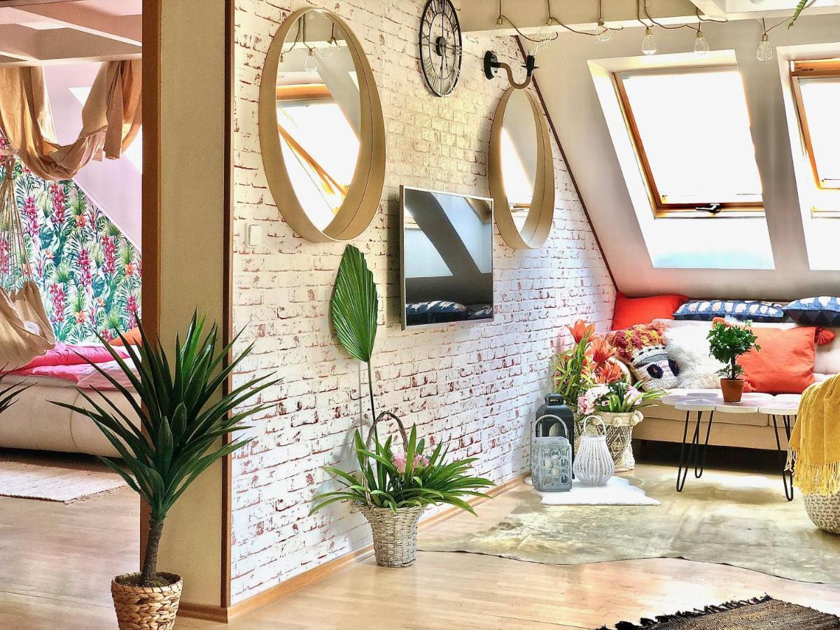 Duplex with quite terrace on Wenceslas sq. Prague Extérieur photo